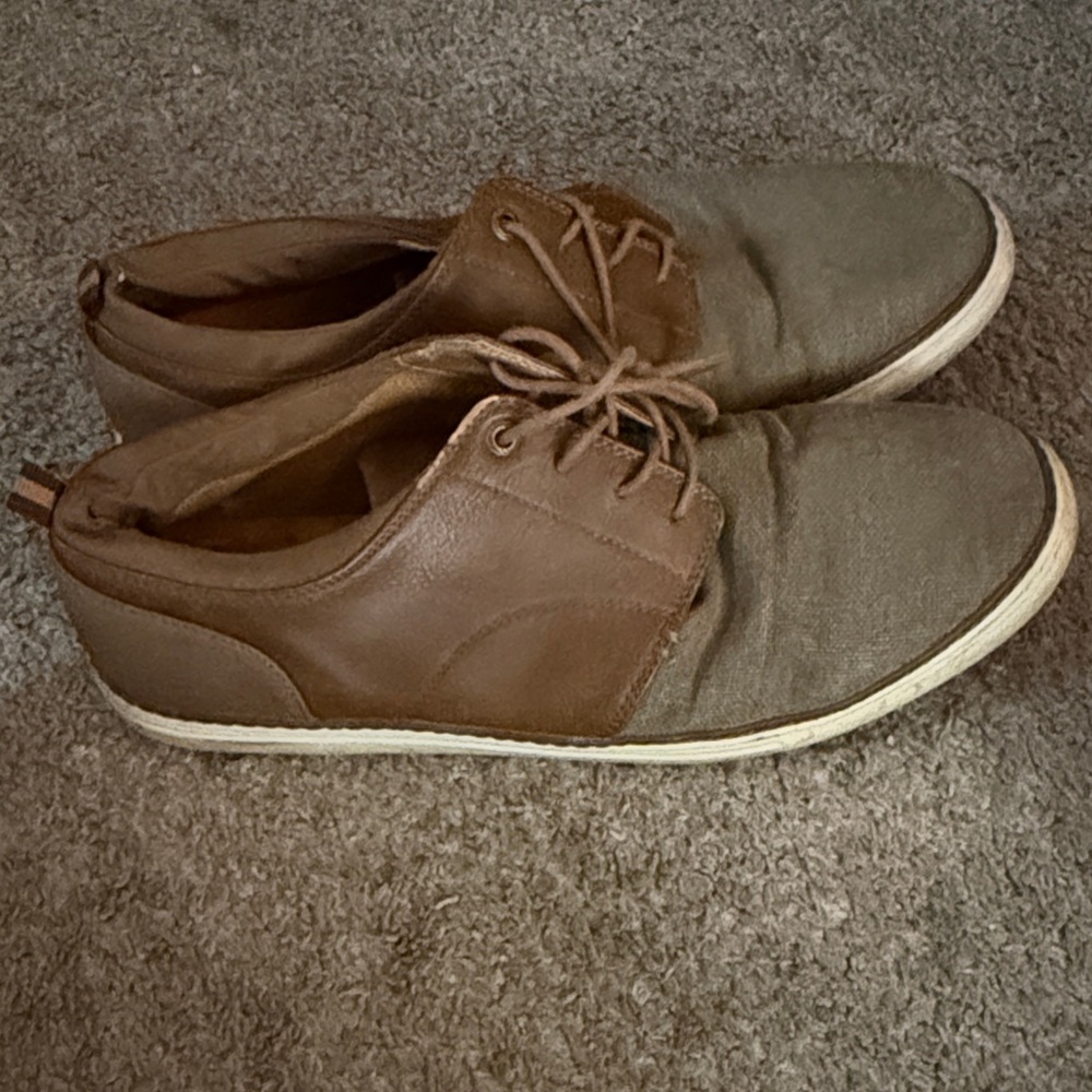 Casual Men’s Two-Tone Brown Lace-Up Sneakers